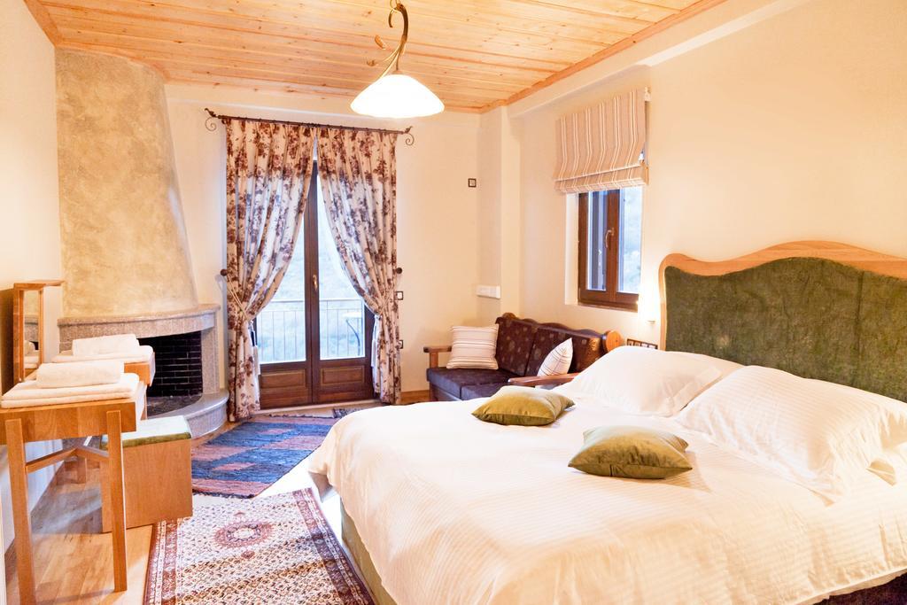 Elova Hotell Zátouna Exteriör bild